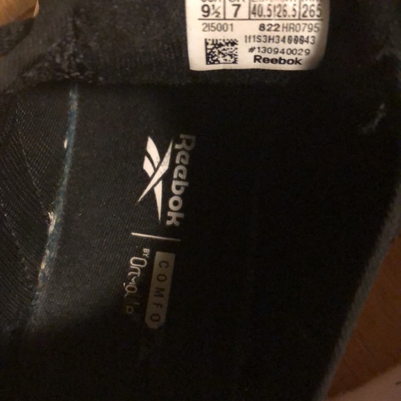 Reebok size 9,5 shoes - Picture 9 of 10